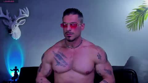 Snapshot of dennis_cox_ chatting on January 18, 11:30 pm dennis_cox_ online show from January 18, 11:30 pm