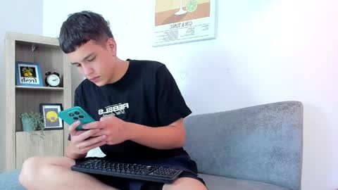 Snapshot of dennis_hills chatting on March 27, 1:22 pm Dennis online show from March 27, 1:22 pm