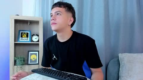 Snapshot of dennis_hills chatting on March 30, 12:28 pm Dennis online show from March 30, 12:28 pm