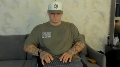 Snapshot of dennis_munera chatting on December 3, 11:01 am dennis munera online show from December 3, 11:01 am