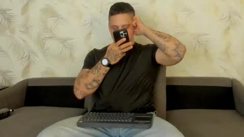 Snapshot of dennis_munera chatting on December 10, 11:00 am dennis munera online show from December 10, 11:00 am