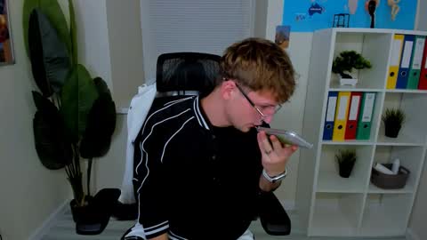 Snapshot of dennis_rodriguez chatting on November 24, 3:34 pm Dennis online show from November 24, 3:34 pm