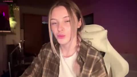 Vi  Victoria online show from March 7, 1:08 pm