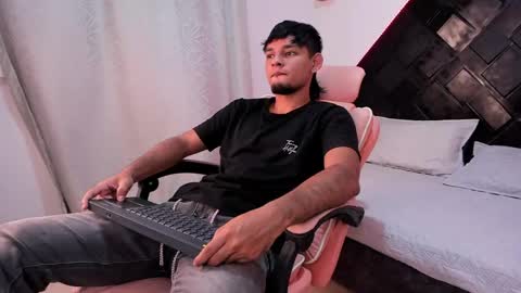 Snapshot of dereck_g chatting on May 13, 5:05 am dereck_g online show from May 13, 5:05 am