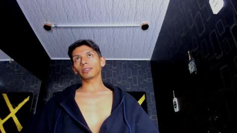 Dereck online show from May 23, 1:55 am