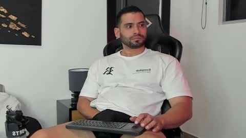 Dereck Vega online show from December 8, 12:40 am