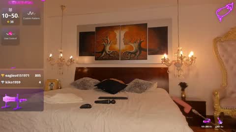 Snapshot of dereckandjake chatting on December 10, 3:22 pm Dereck and Jake online show from December 10, 3:22 pm