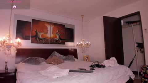 Snapshot of dereckandjake chatting on February 19, 11:28 am Dereck and Jake online show from February 19, 11:28 am