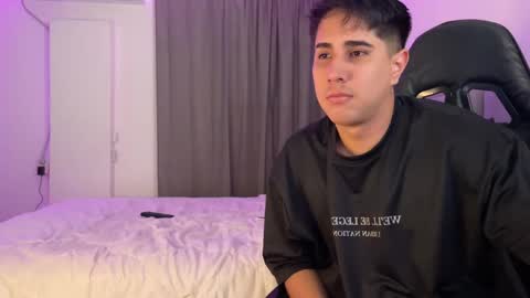 Snapshot of dereckbrownn chatting on February 19, 4:01 am Dereck online show from February 19, 4:01 am