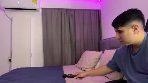 Snapshot of dereckbrownn chatting on September 26, 12:36 am Dereck online show from September 26, 12:36 am