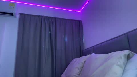 Snapshot of dereckbrownn chatting on October 1, 7:09 pm Dereck online show from October 1, 7:09 pm