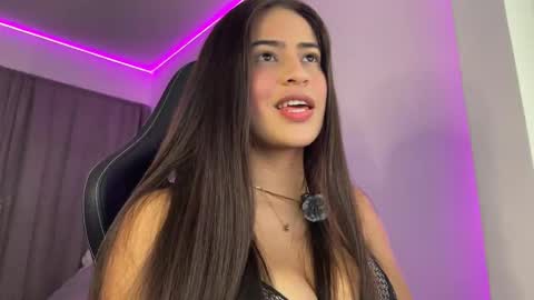 Snapshot of dereckbrownn chatting on November 9, 5:39 am Dereck online show from November 9, 5:39 am