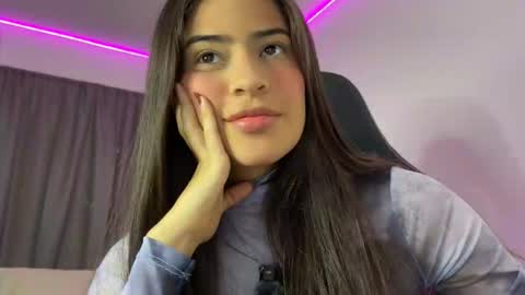 Snapshot of dereckbrownn chatting on November 25, 7:58 pm Dereck online show from November 25, 7:58 pm