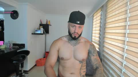 Snapshot of dereckgreen chatting on April 18, 6:23 pm dereckgreen online show from April 18, 6:23 pm