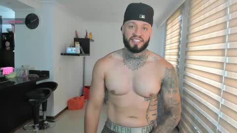 Snapshot of dereckgreen chatting on April 18, 7:07 pm dereckgreen online show from April 18, 7:07 pm