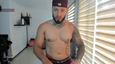 Snapshot of dereckgreen chatting on May 1, 6:23 pm dereckgreen online show from May 1, 6:23 pm