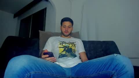 dereckhardd online show from May 3, 8:20 am