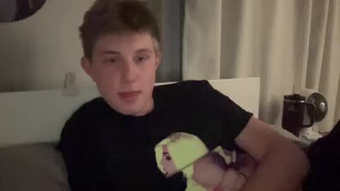 derek01010 online show from May 24, 5:45 am