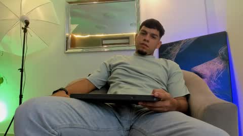 derek online show from November 4, 12:04 pm