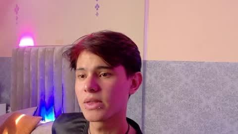 derek_sinn online show from April 30, 9:08 pm