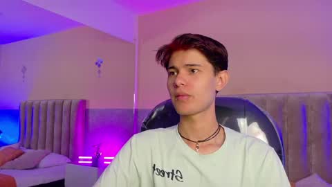 derek_sinn online show from May 2, 8:14 pm