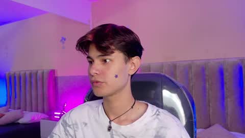 derek_sinn online show from May 10, 1:38 pm