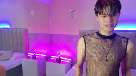 derek_sinn online show from May 12, 8:28 pm