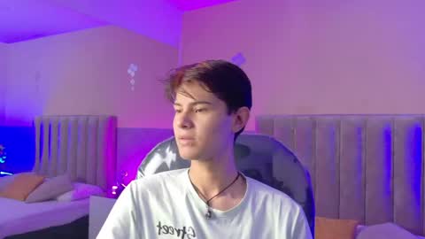 derek_sinn online show from May 14, 8:26 pm