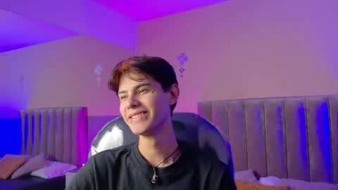 derek_sinn online show from May 16, 9:13 pm