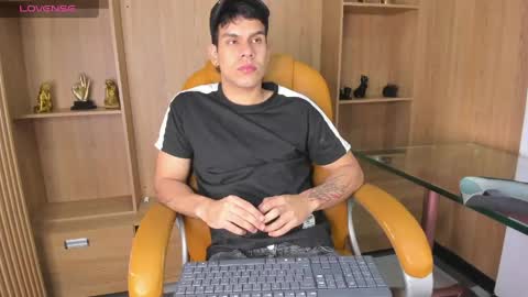 derek_voss online show from April 22, 12:50 pm
