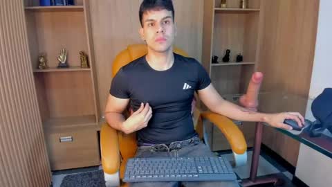 derek_voss online show from May 2, 1:49 pm