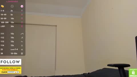 Snapshot of derekcb chatting on October 15, 12:55 am Derekcb online show from October 15, 12:55 am