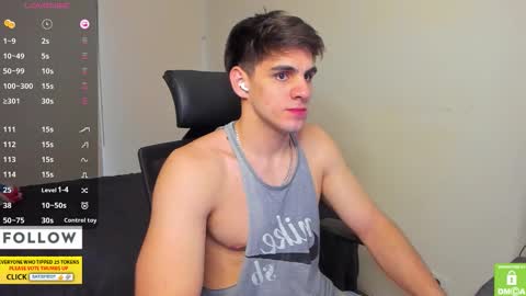 Snapshot of derekcb chatting on December 3, 11:41 am Derekcb online show from December 3, 11:41 am