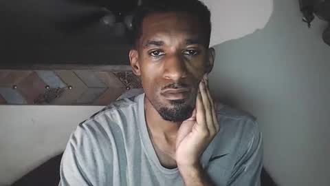 Snapshot of derekthetruth2 chatting on February 5, 1:43 am derekthetruth2 online show from February 5, 1:43 am