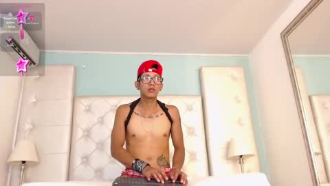 Snapshot of derekwildx chatting on March 12, 6:55 pm derekwildx online show from March 12, 6:55 pm