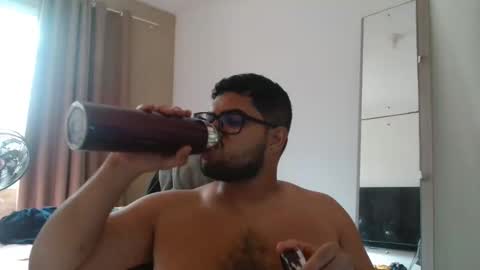 derick_0013 online show from May 4, 12:23 pm