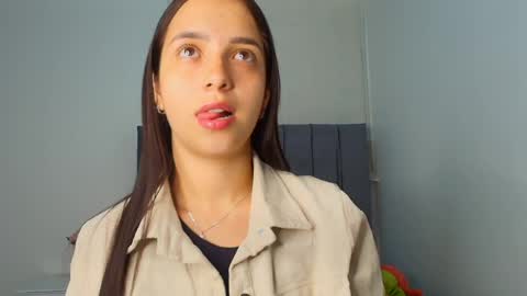 Snapshot of derly_cuervo703031 chatting on April 10, 12:05 am derly_cuervo703031 online show from April 10, 12:05 am