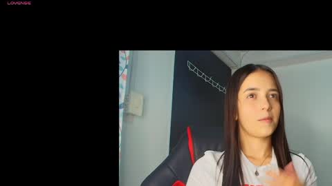 Snapshot of derly_cuervo703031 chatting on May 17, 4:47 pm derly_cuervo703031 online show from May 17, 4:47 pm
