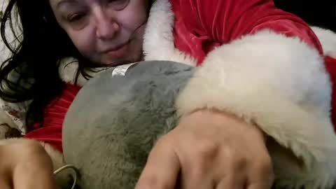Snapshot of deroseblack chatting on December 18, 8:47 pm deroseblack online show from December 18, 8:47 pm