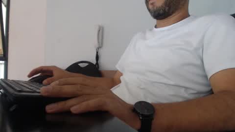     online show from December 4, 4:27 pm