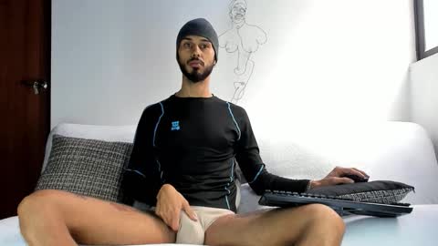 Snapshot of derrymaster chatting on January 13, 6:46 pm JhimyMaster online show from January 13, 6:46 pm