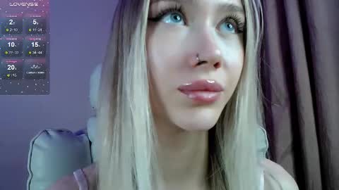 Snapshot of des_ch chatting on November 11, 5:24 pm Ari online show from November 11, 5:24 pm