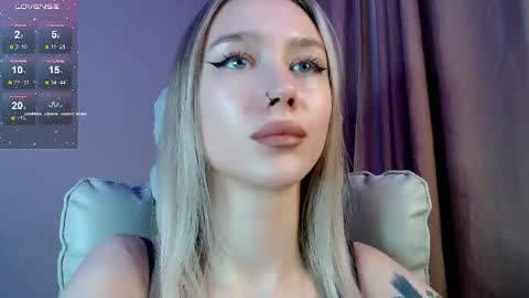 Snapshot of des_ch chatting on November 12, 5:57 pm Ari online show from November 12, 5:57 pm