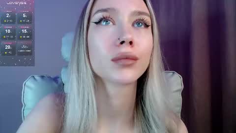 Snapshot of des_ch chatting on November 17, 5:19 pm Ari online show from November 17, 5:19 pm