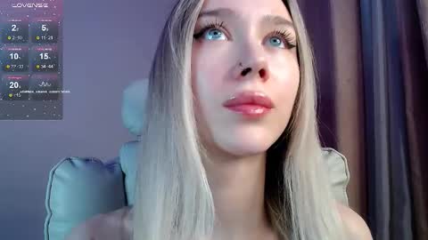 Snapshot of des_ch chatting on November 23, 5:13 pm Ari online show from November 23, 5:13 pm