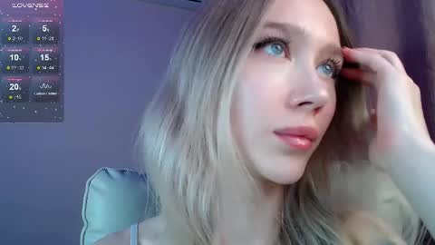 Snapshot of des_ch chatting on November 30, 5:17 pm Ari online show from November 30, 5:17 pm