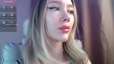 Snapshot of des_ch chatting on February 1, 5:22 pm Ari online show from February 1, 5:22 pm