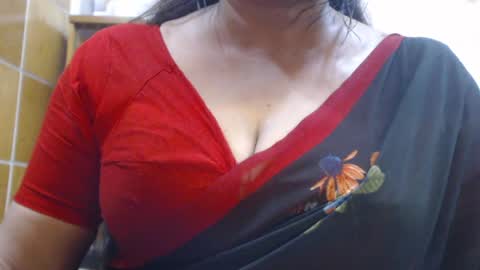 Snapshot of desimaisa130 chatting on July 4, 5:52 pm Maisa online show from July 4, 5:52 pm