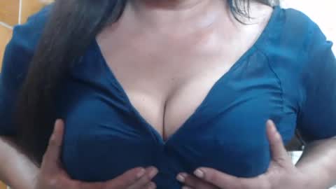 Snapshot of desimaisa130 chatting on July 28, 5:23 pm Maisa online show from July 28, 5:23 pm