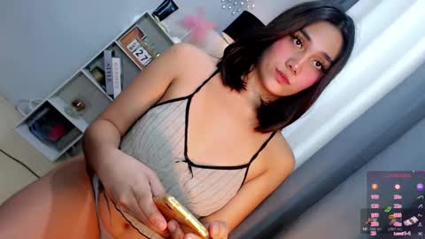 Snapshot of desirable_rica chatting on February 2, 7:40 am desirable_rica online show from February 2, 7:40 am